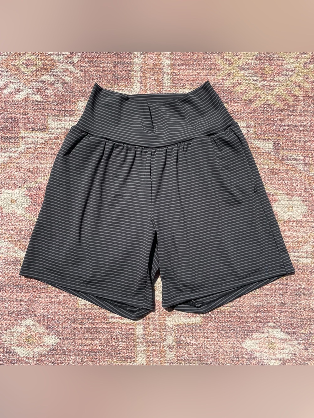 NWT HALARA Super High Waisted 2-in-1 Stripe Yoga Shorts 7” Women’s Medium